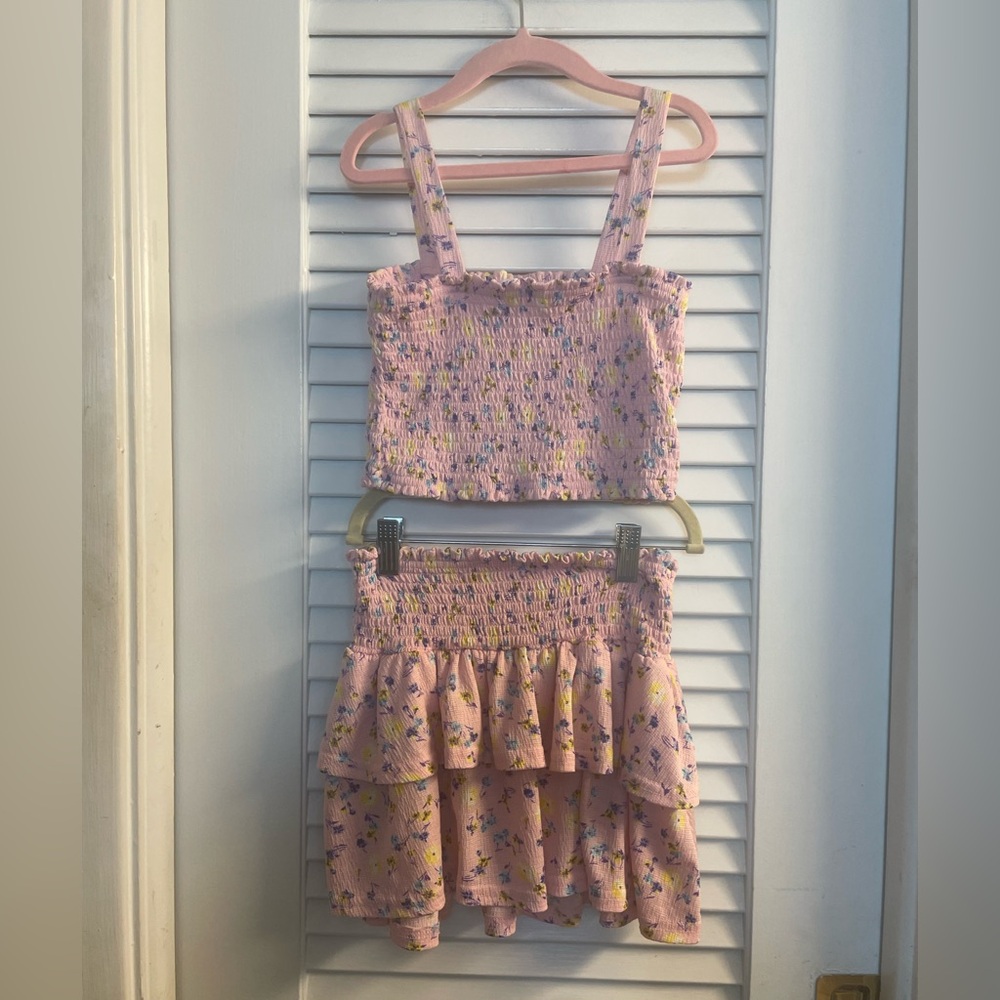 Jolie & Joy NWOT skirt set size 10-12. Crop top w/matching tiered skirt